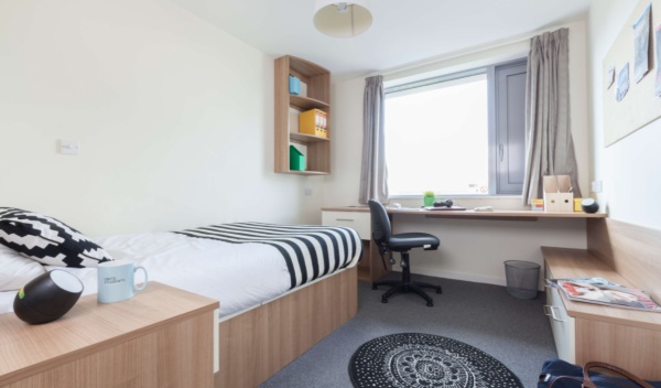 在西澳大学附近租房：学生公寓推荐及申请要求。